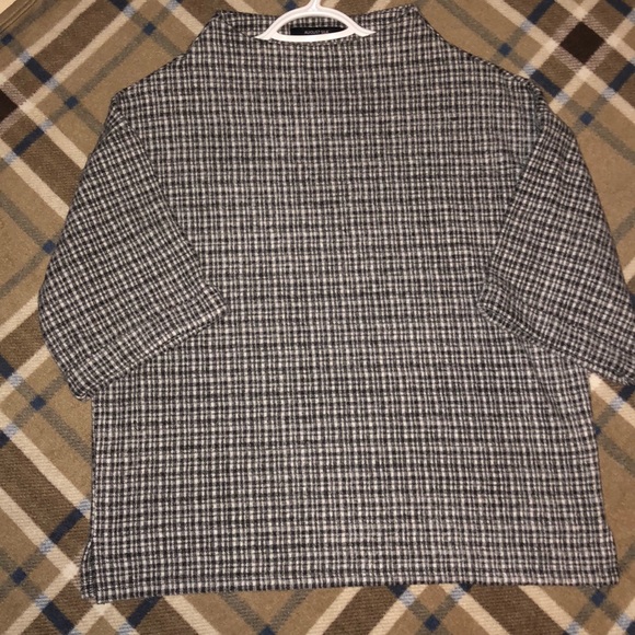 NWOT soft, fuzzy short sleeve sweater - Picture 4 of 6